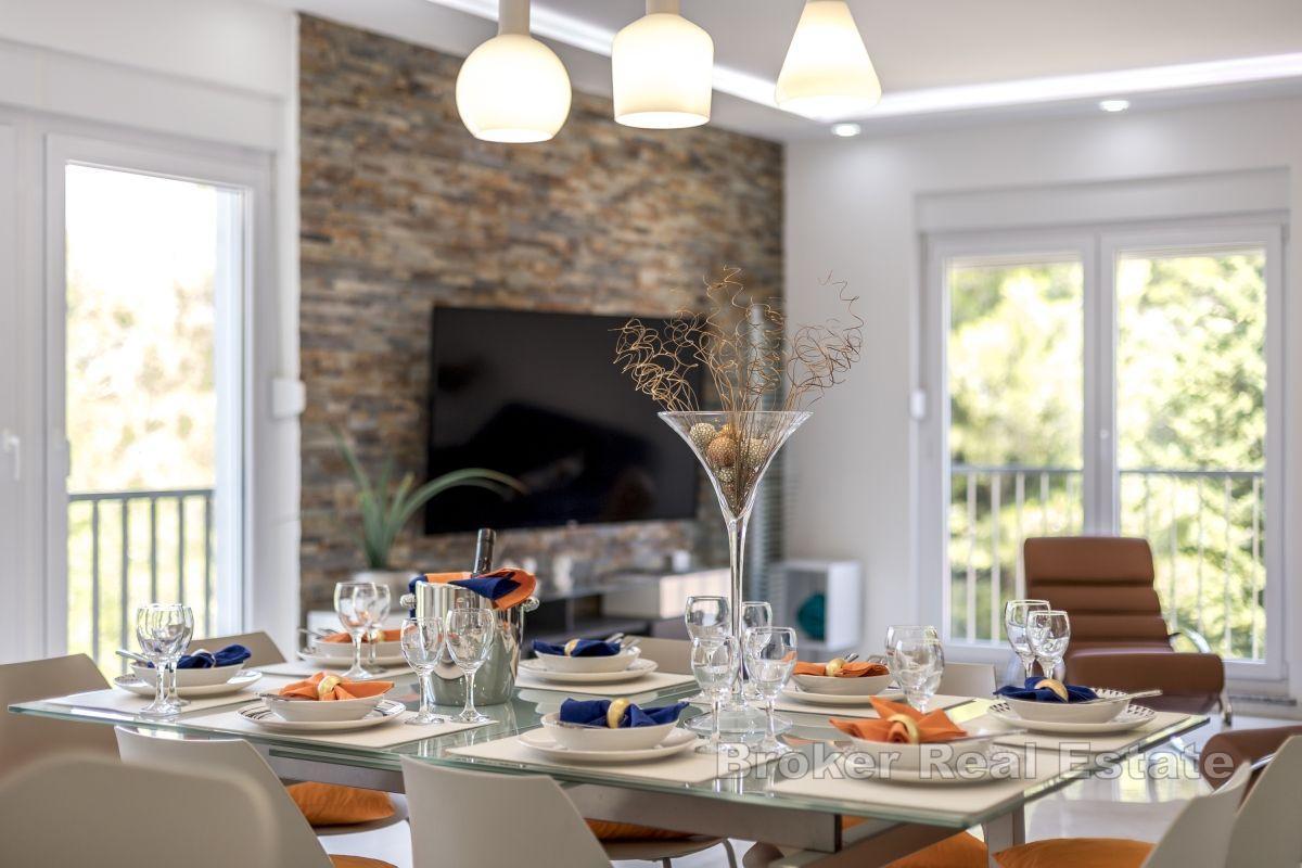 Luxusní vila s bazénem v klidné lokalitě