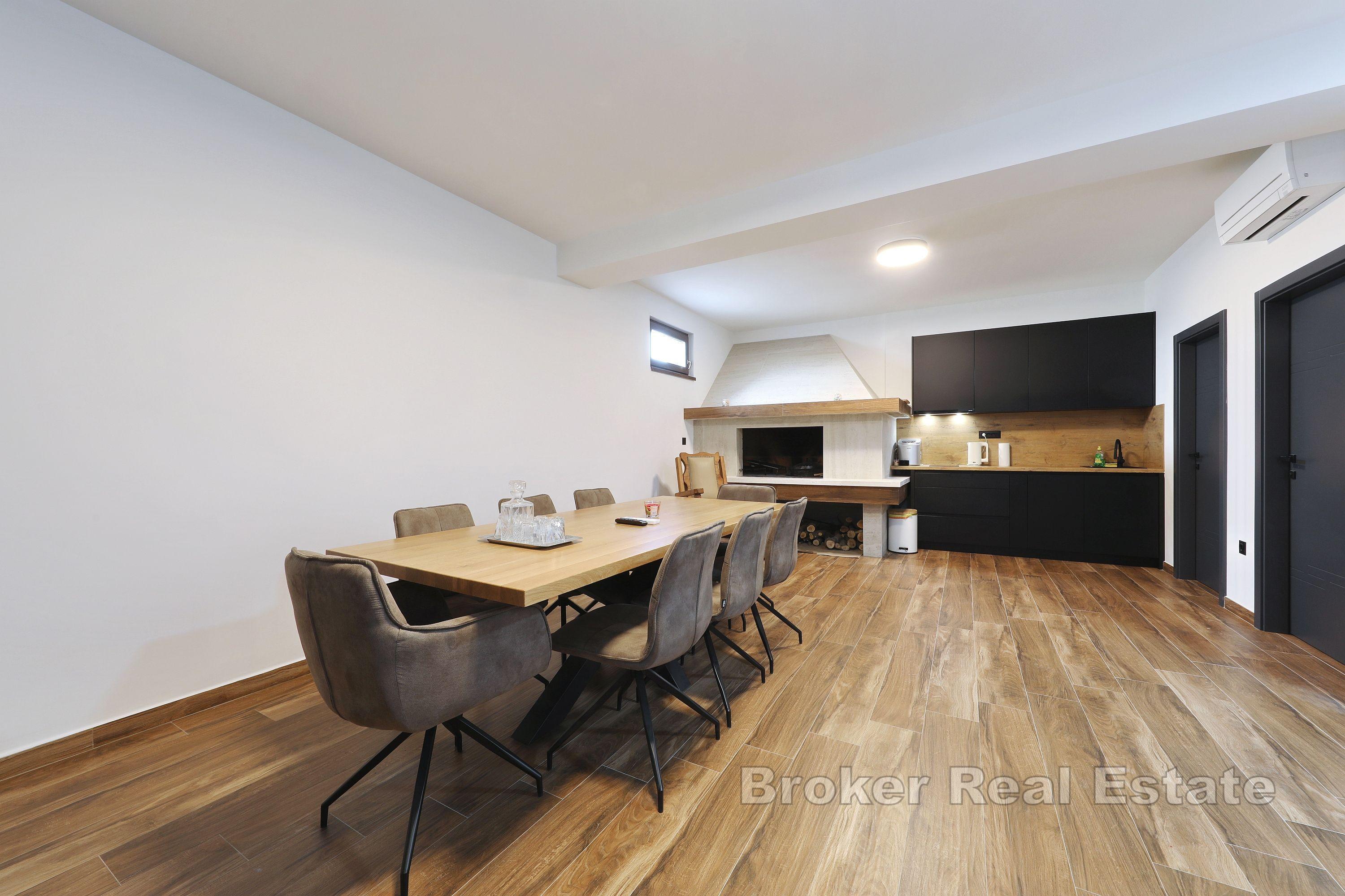 Nowoczesna willa z basenem i kortem tenisowym