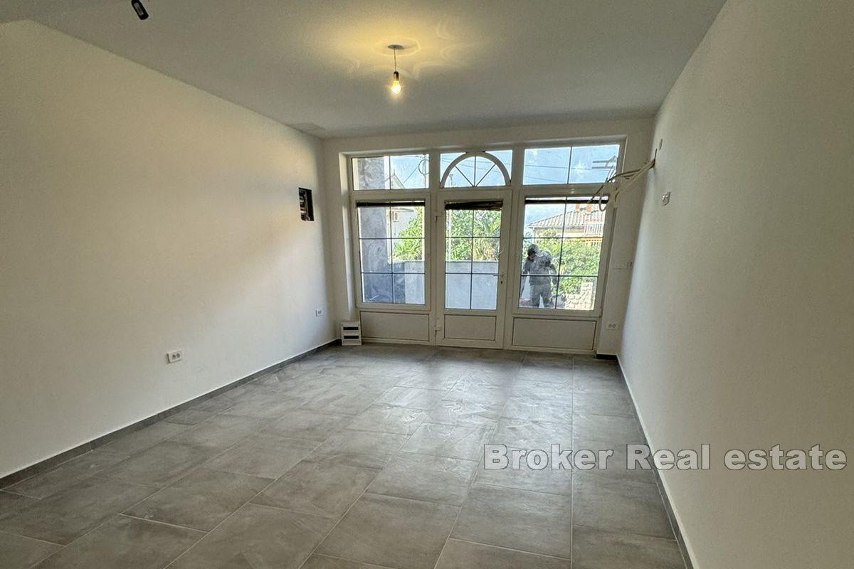 Moderno appartamento con una camera da letto in un nuovo edificio