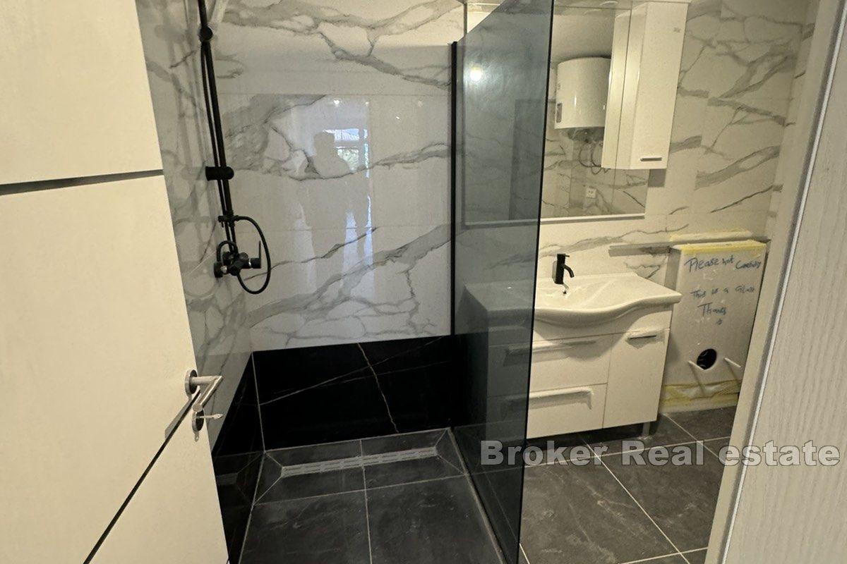 Moderno appartamento con una camera da letto in un nuovo edificio