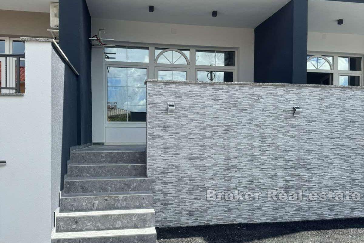 Moderno appartamento con una camera da letto in un nuovo edificio