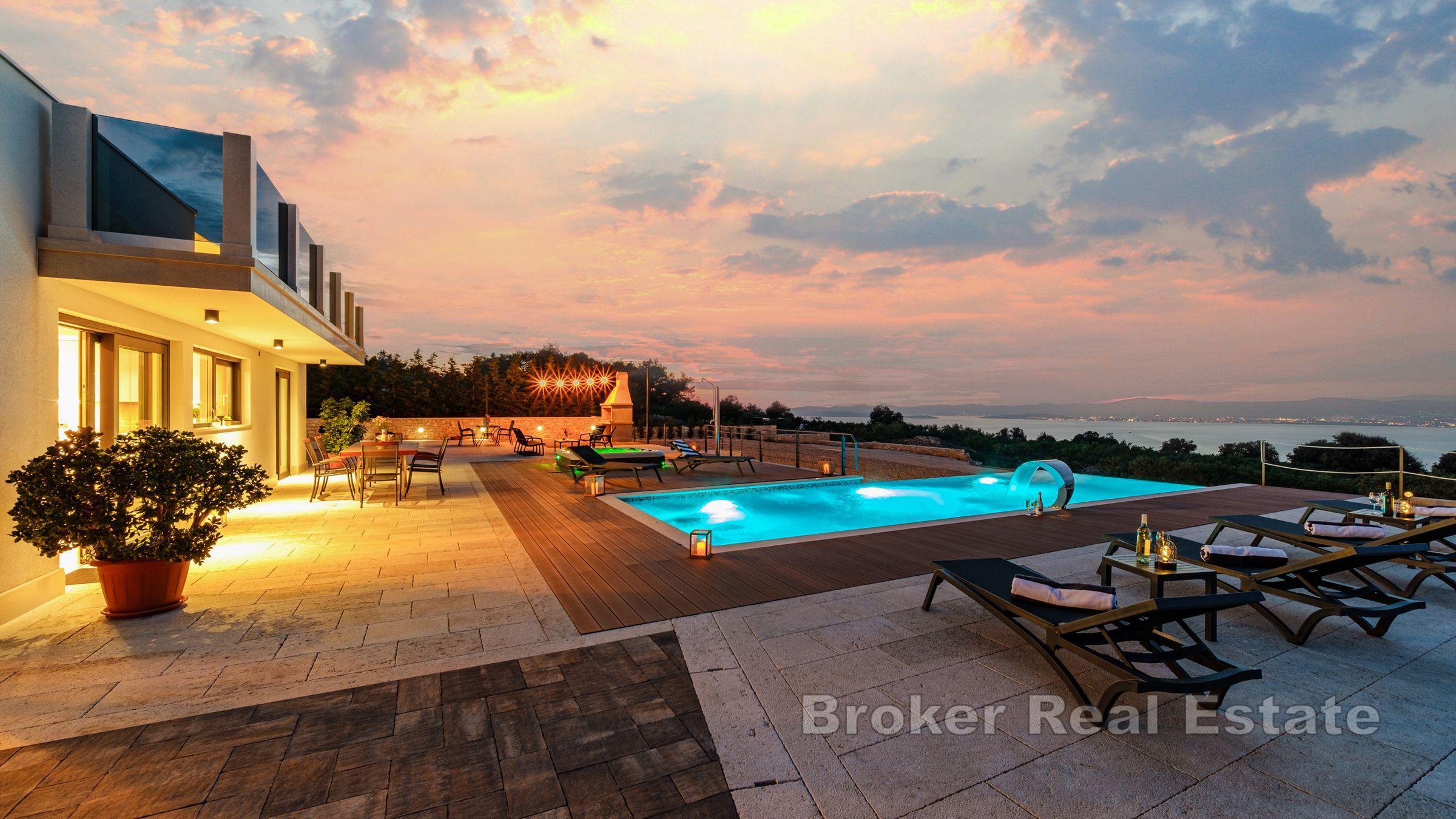 Nowoczesna willa z widokiem na basen i morze