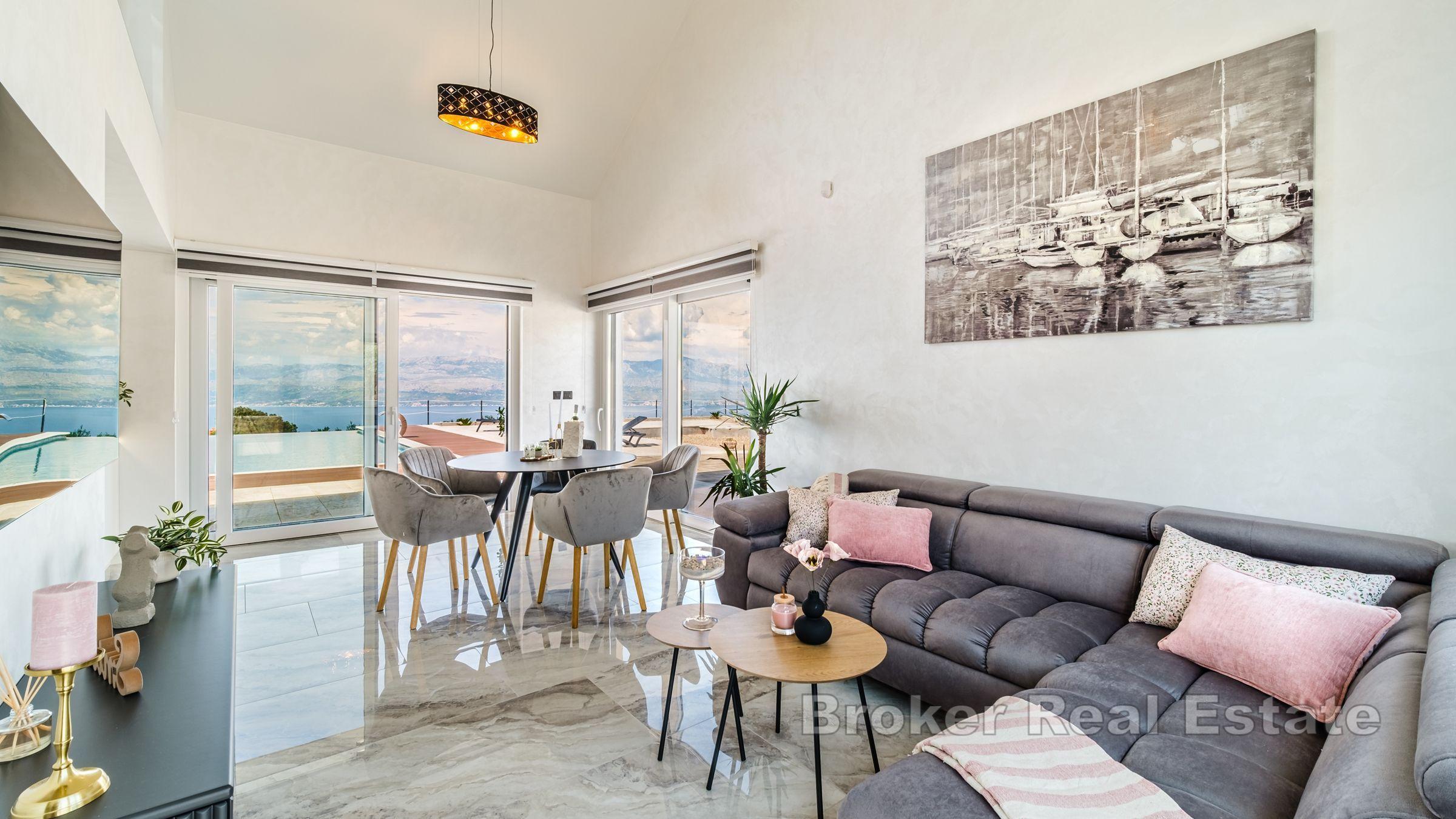 Modern villa med pool och havsutsikt