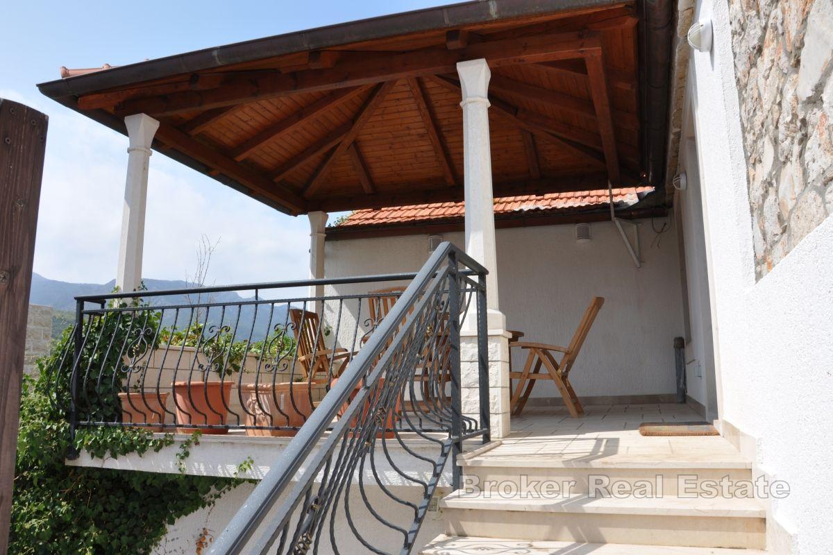 Casa in pietra vicino al centro del paese