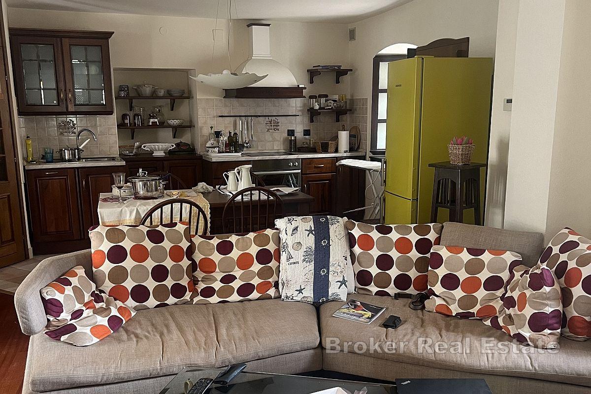 Casa in pietra vicino al centro del paese