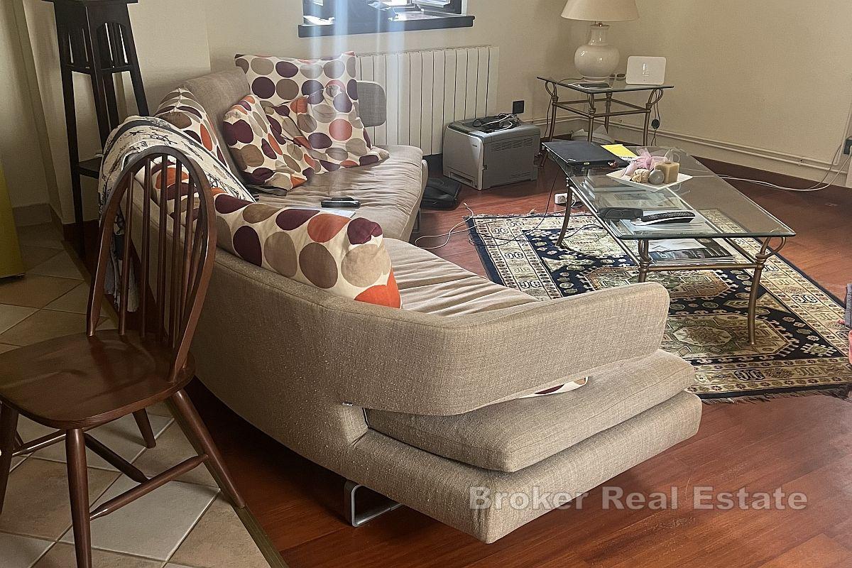 Kamena kuća blizu centra mjesta