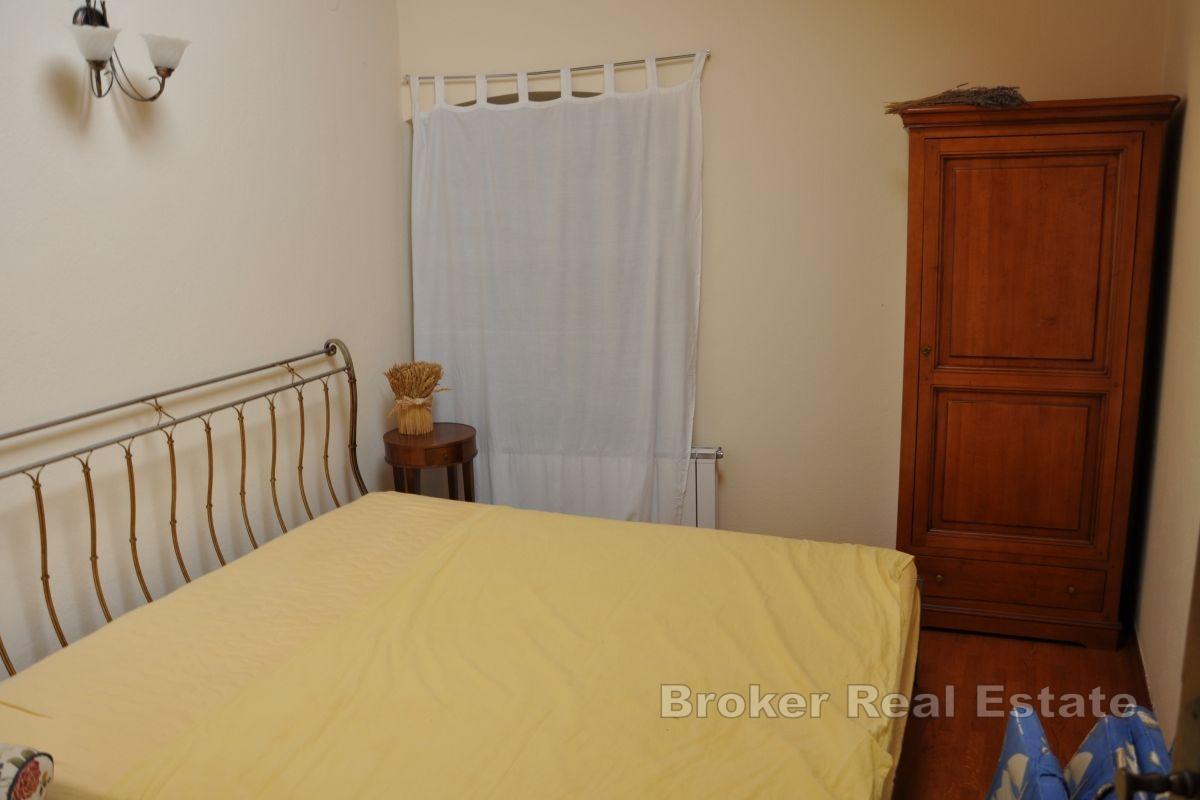 Casa in pietra vicino al centro del paese