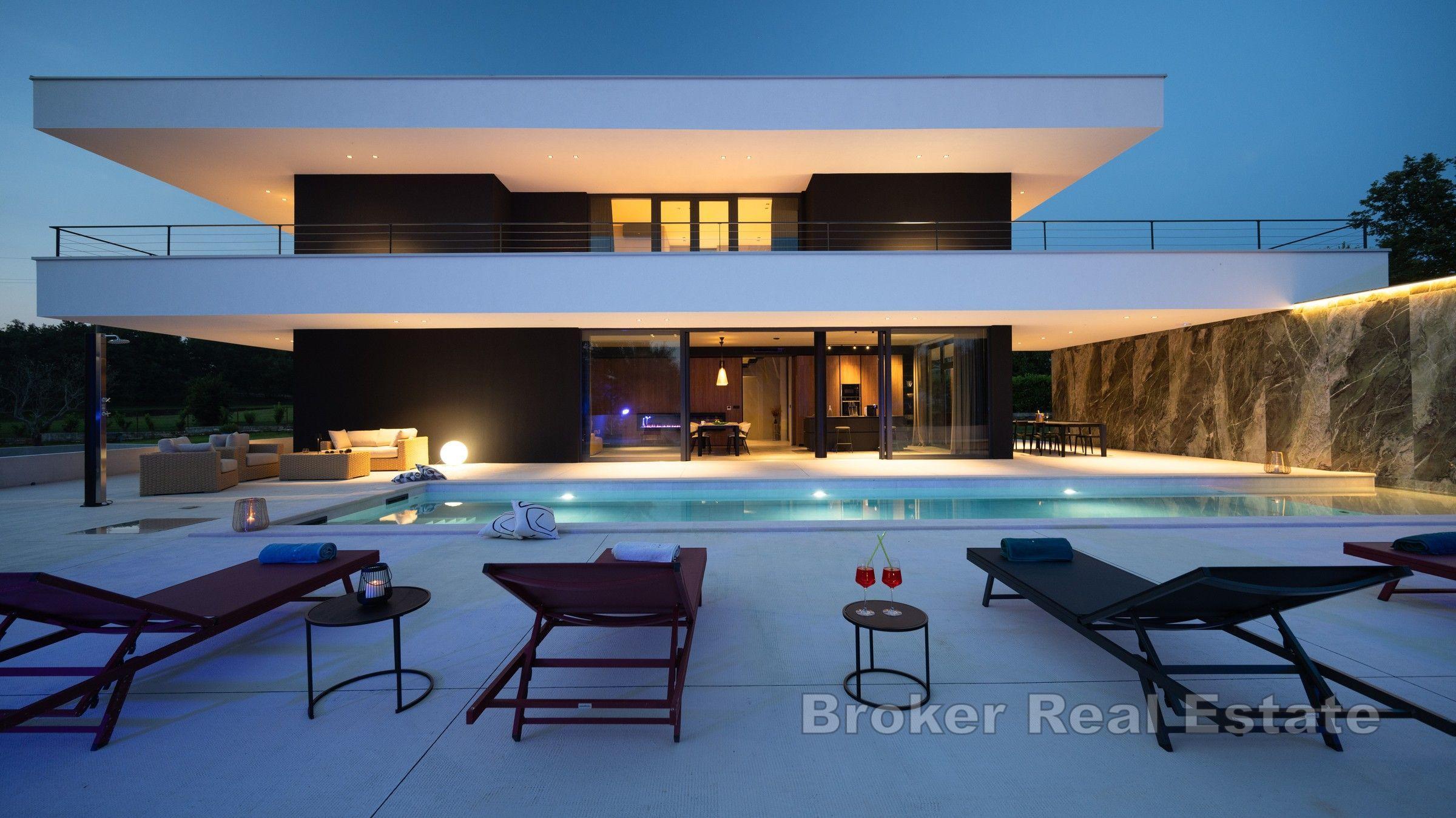 Izuzetna dizajnerska vila s bazenom