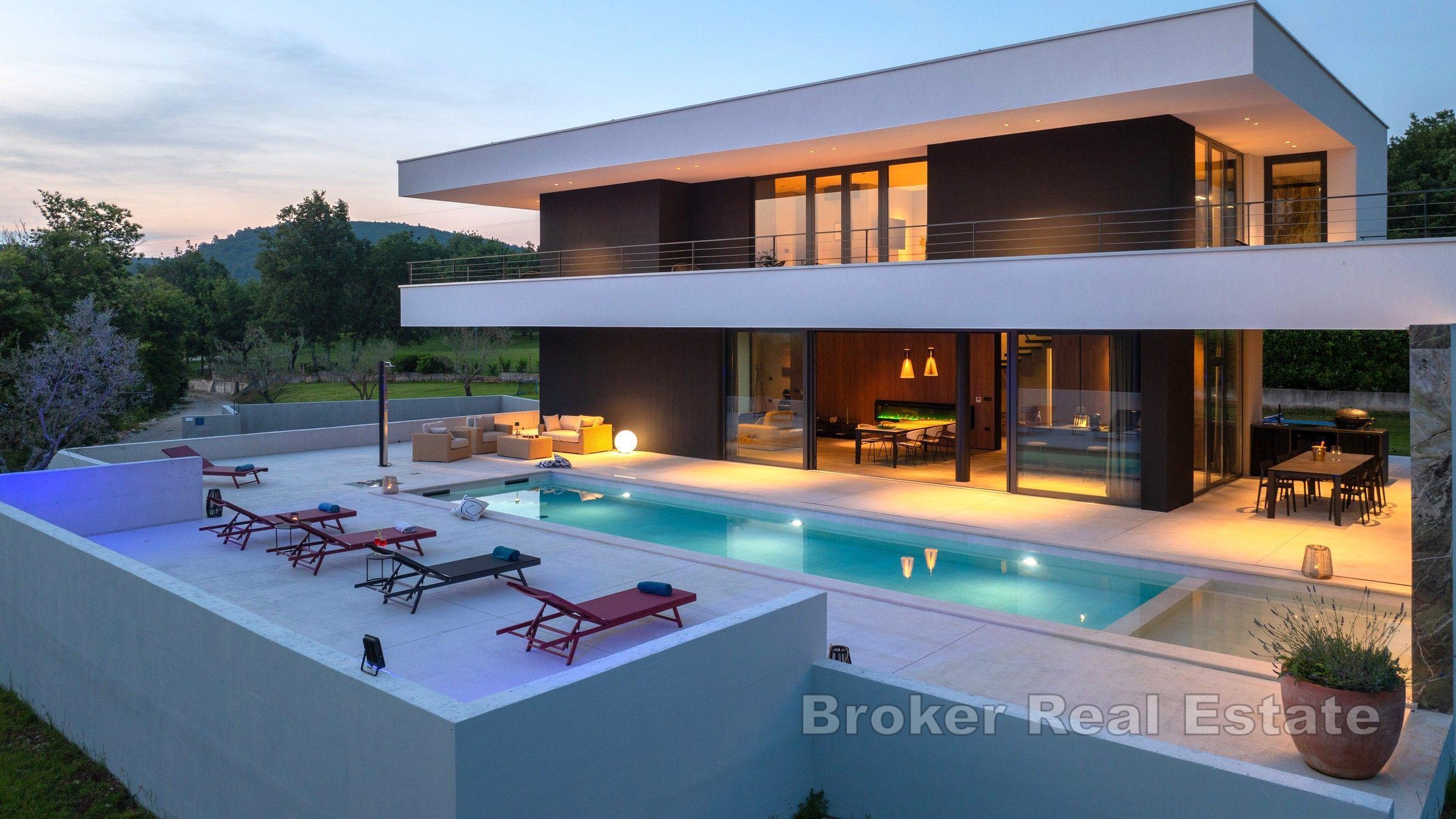 Izuzetna dizajnerska vila s bazenom