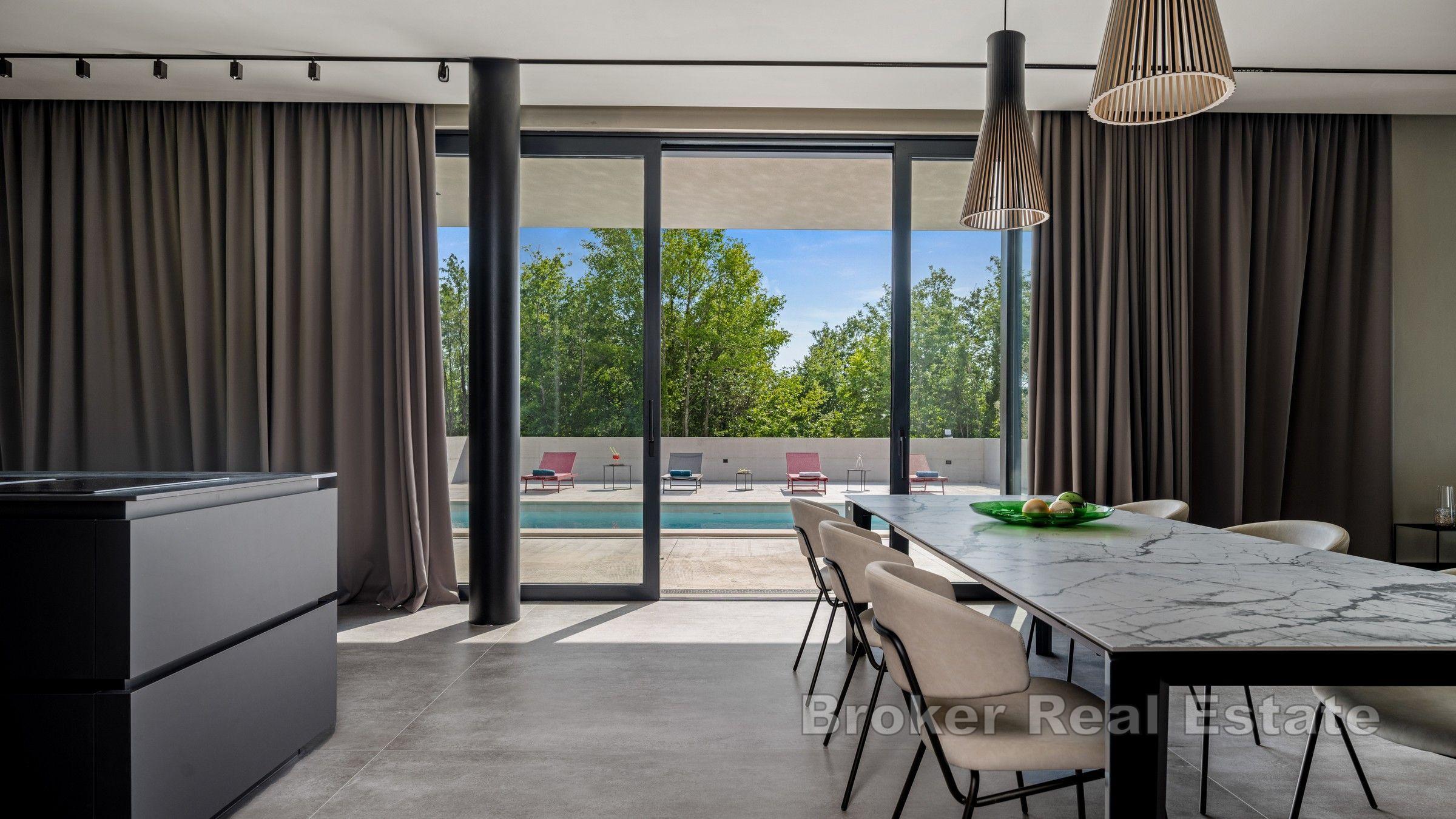 Izuzetna dizajnerska vila s bazenom