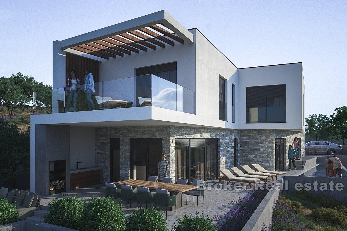 Hus under konstruktion nära havet och stranden