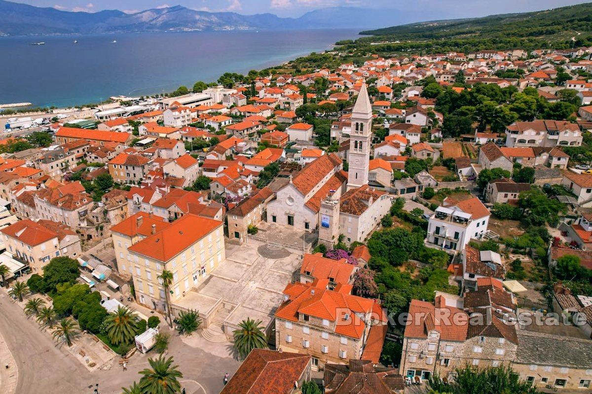 001-5338-30-island-brac-stone-house-in-great-location-for-sale