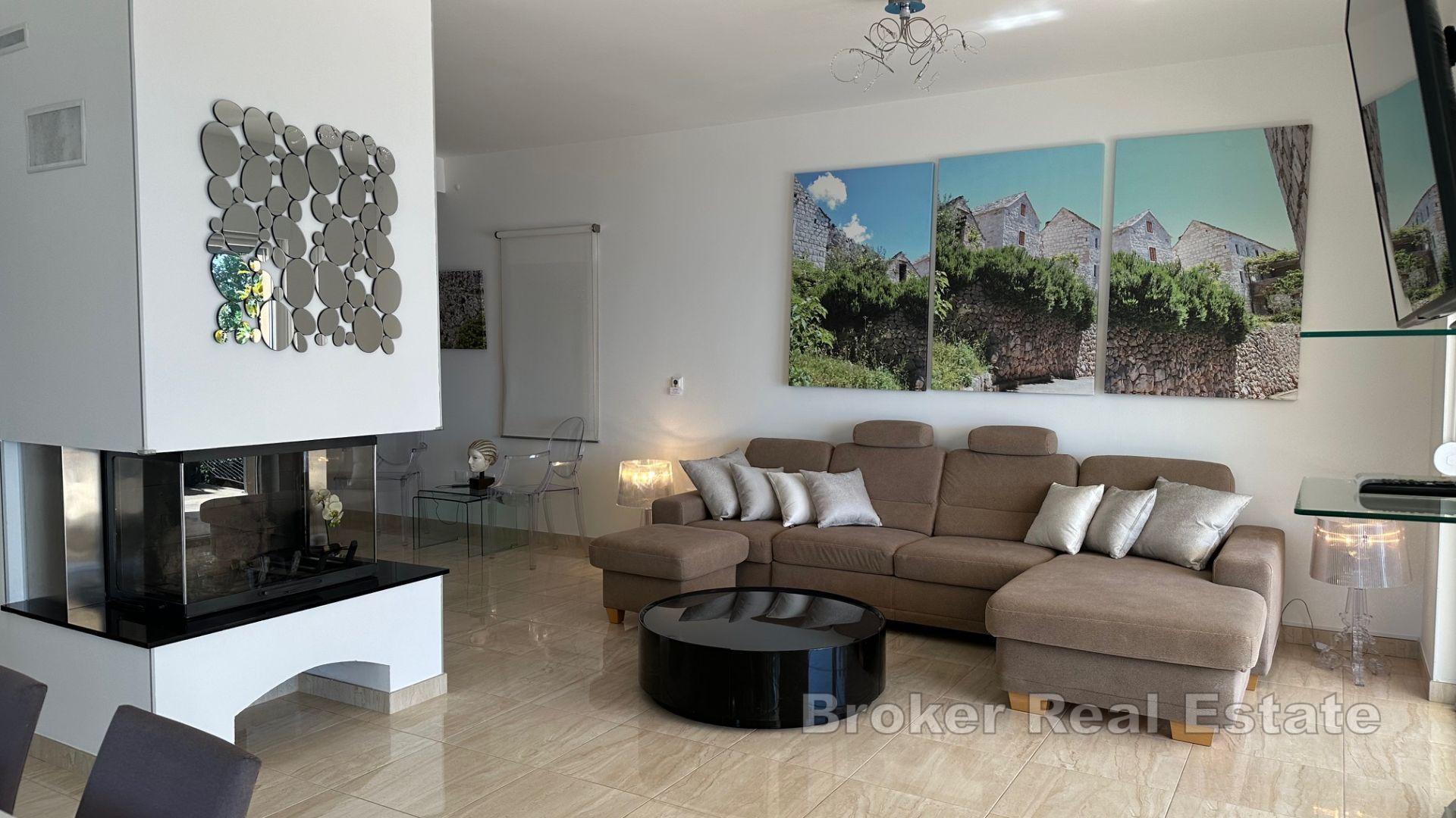 Villa moderna in posizione dominante