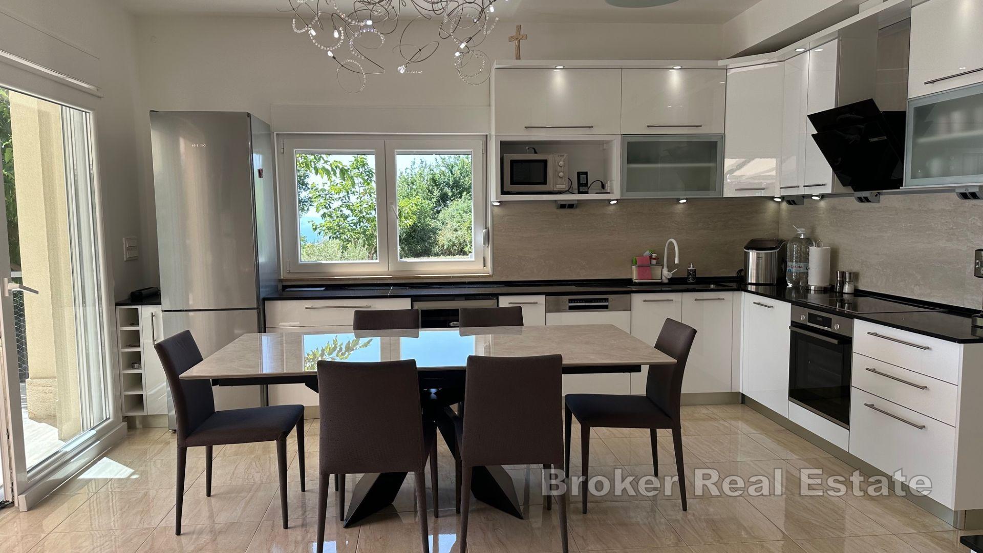 Villa moderna in posizione dominante