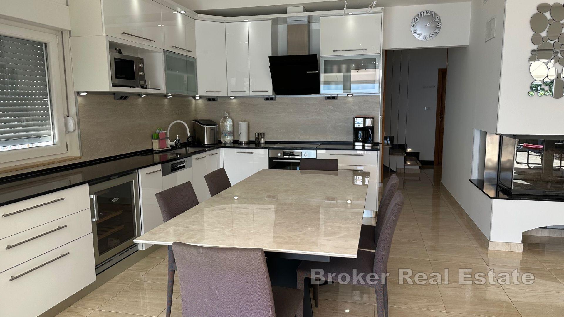 Villa moderna in posizione dominante