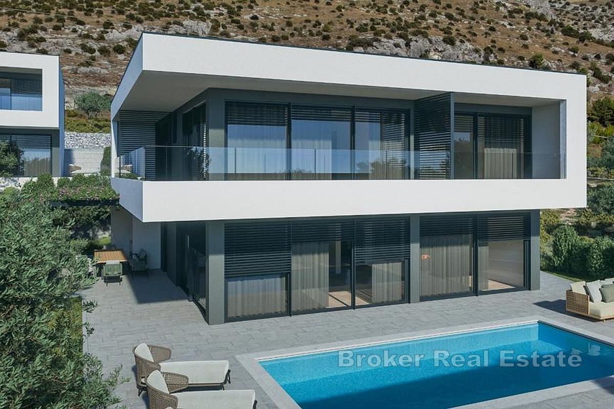 Działki budowlane z projektami w trakcie realizacji, z widokiem na morze