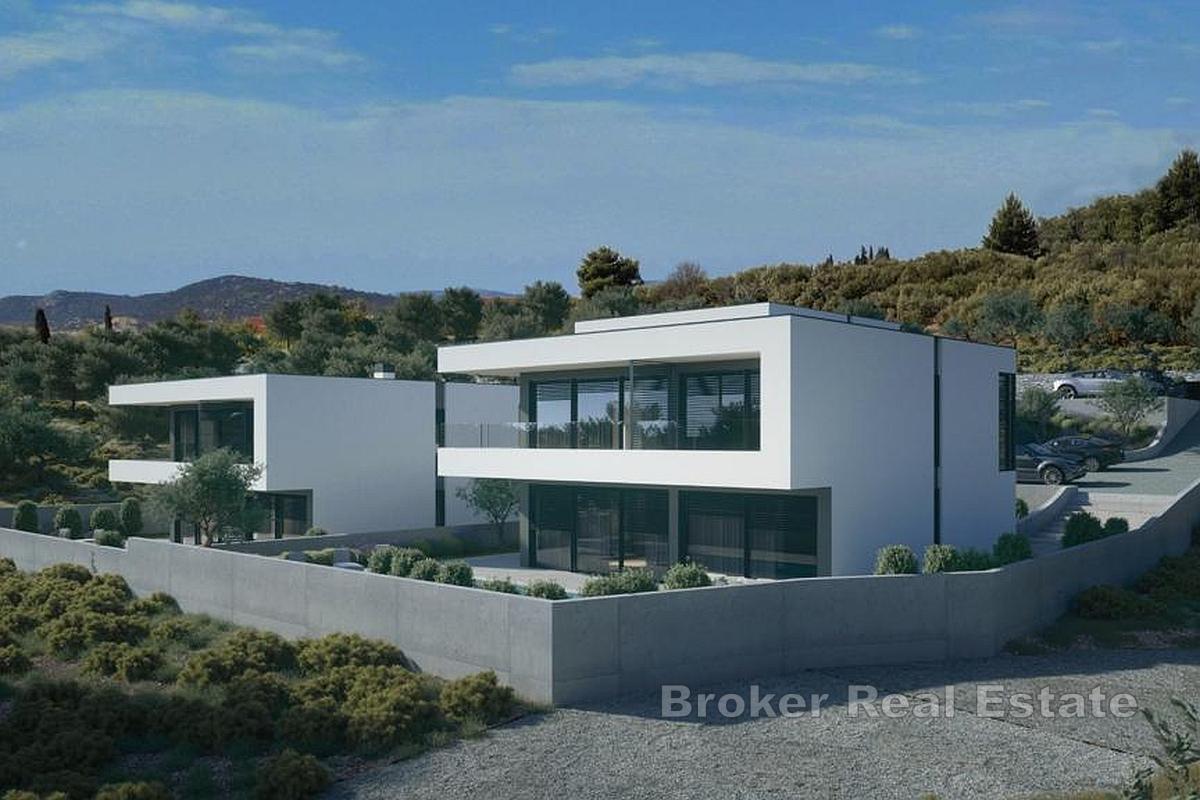 Działki budowlane z projektami w trakcie realizacji, z widokiem na morze