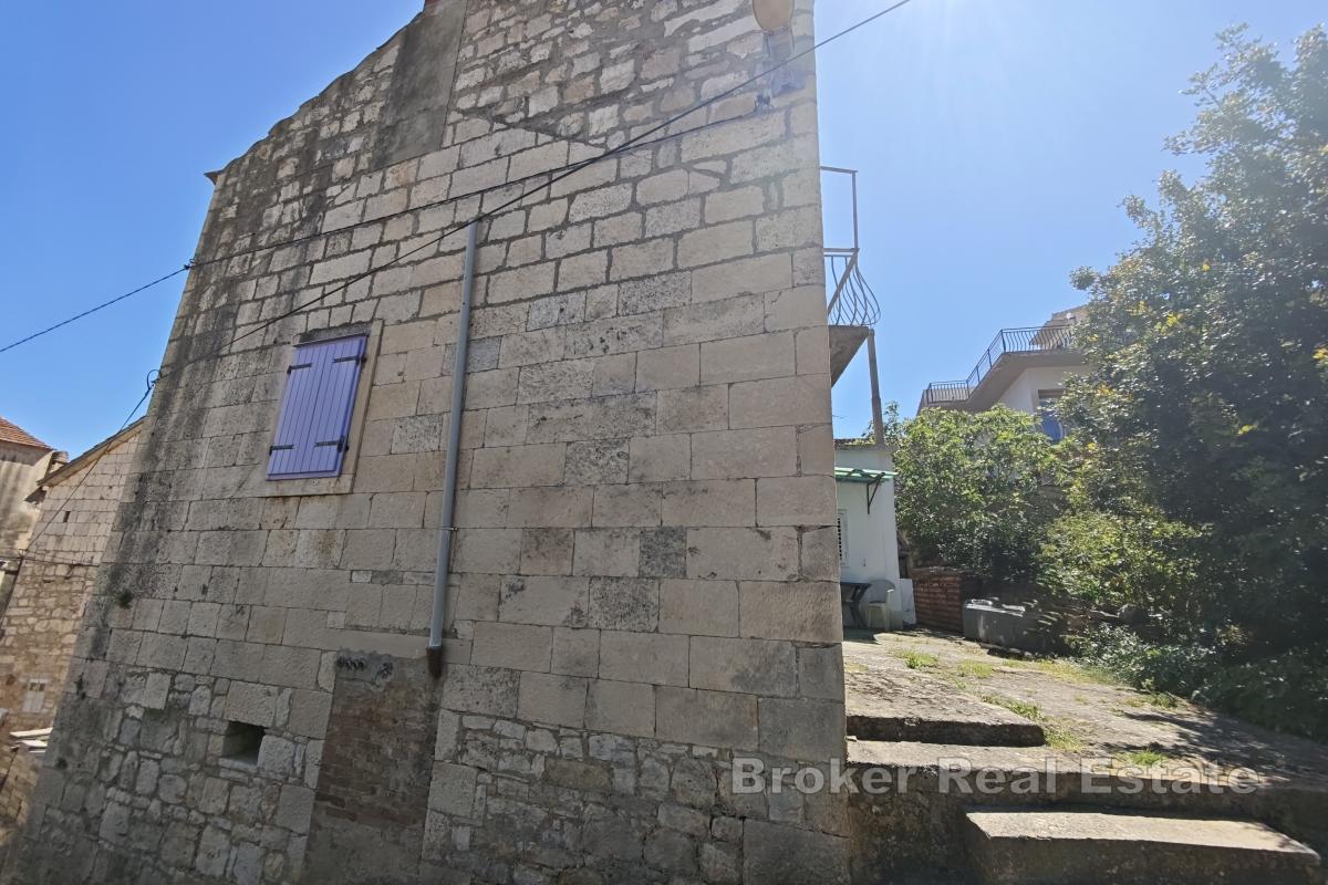 Steinhus i tre etasjer