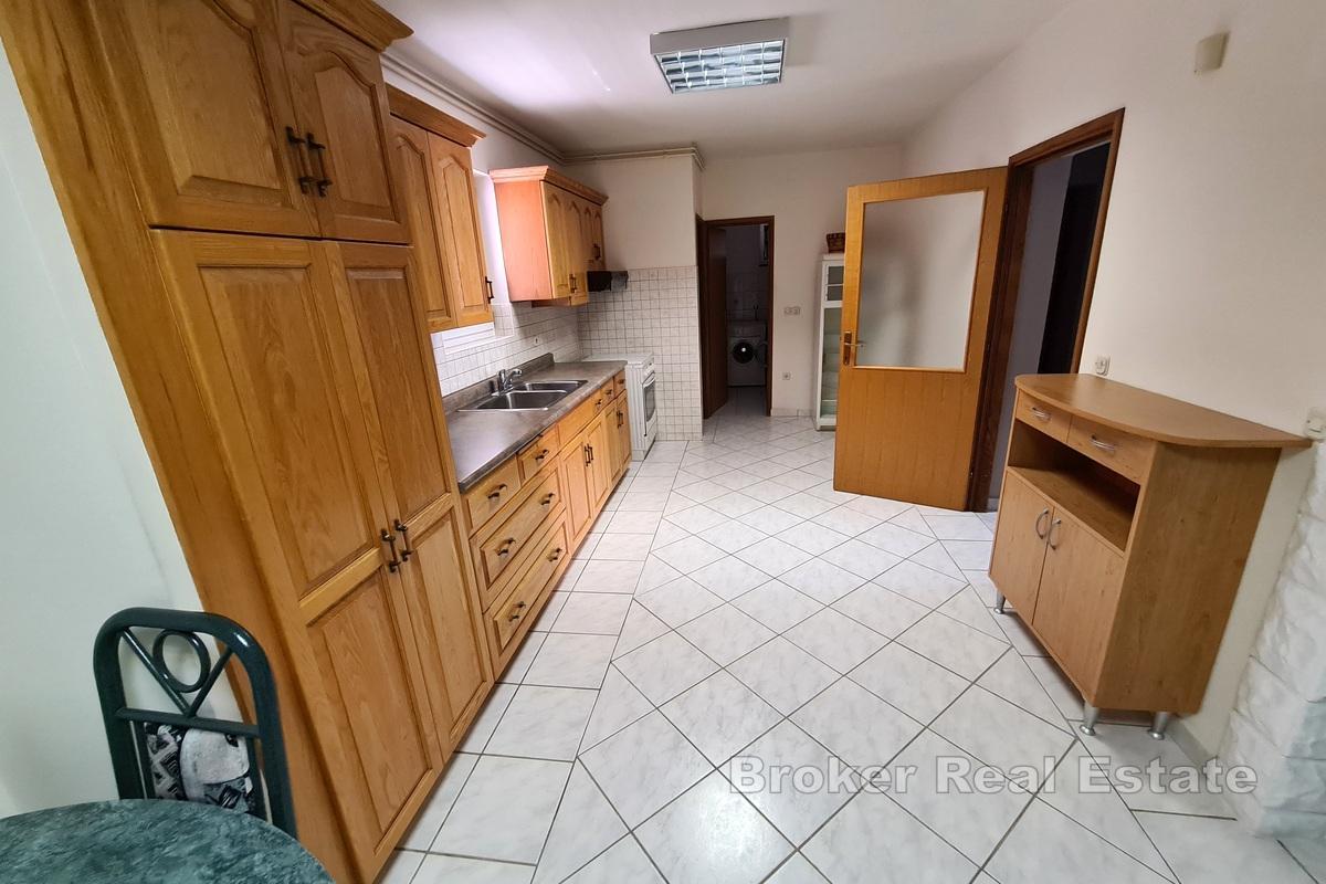 Dom dwupiętrowy blisko morza