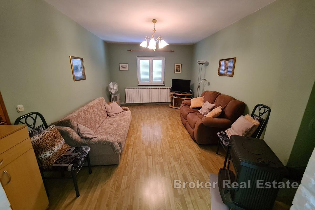 Dom dwupiętrowy blisko morza