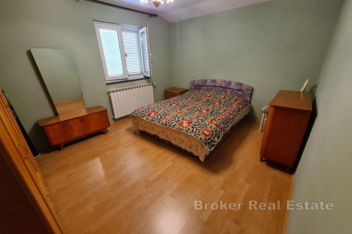 Dom dwupiętrowy blisko morza