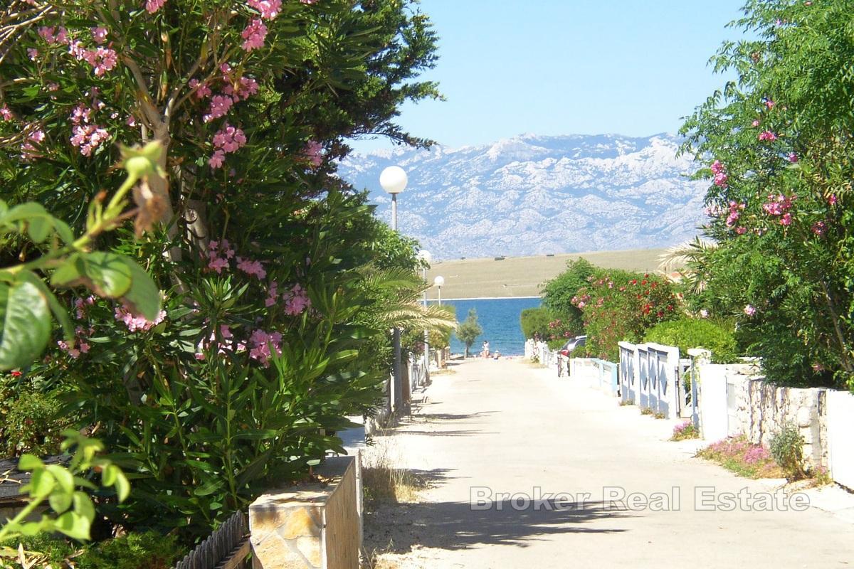 Dom dwupiętrowy blisko morza