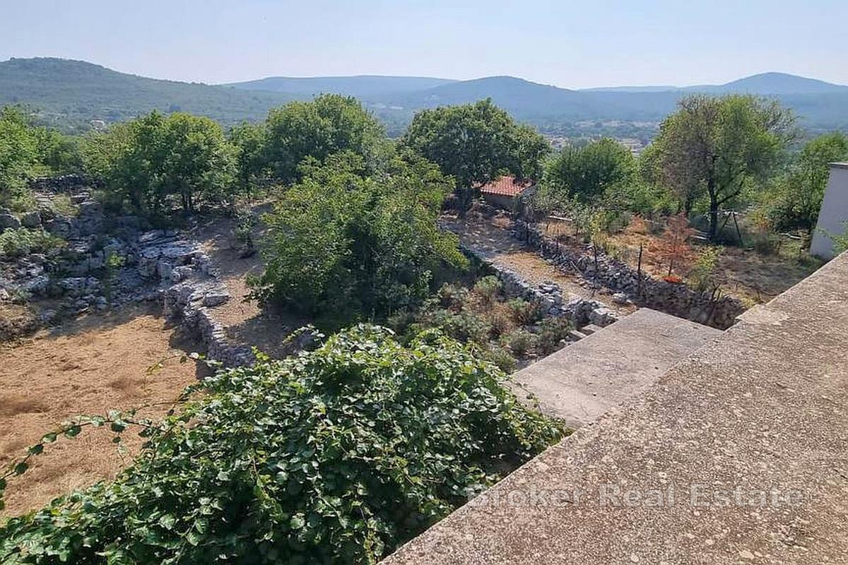 Terrain à bâtir dans un village insulaire calme