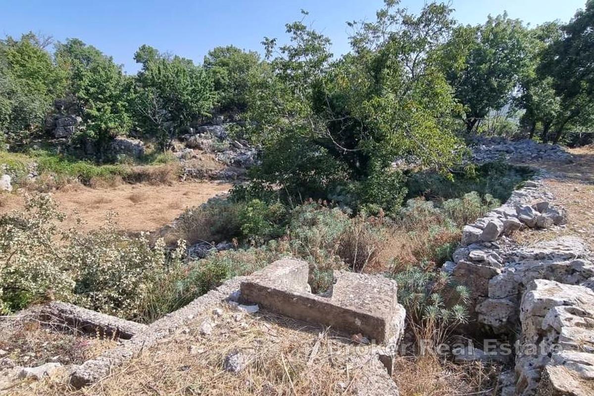 Terrain à bâtir dans un village insulaire calme