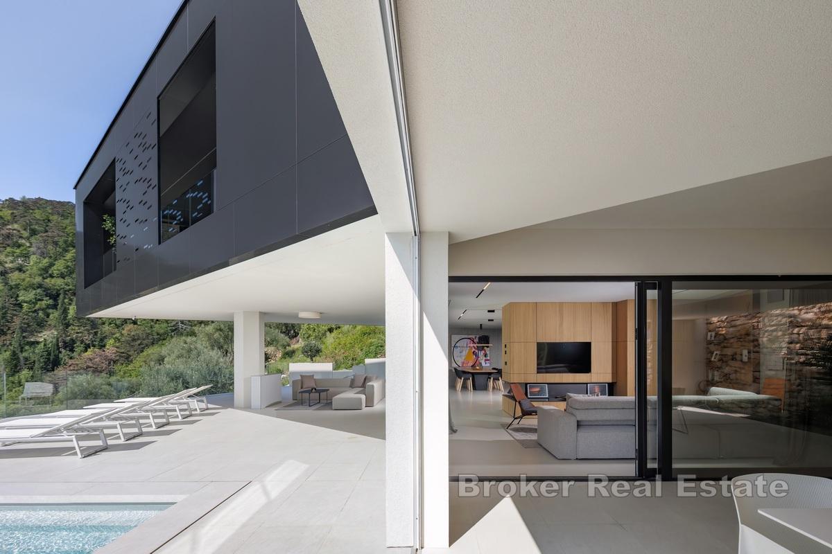 Moderní luxusní vila s výhledem