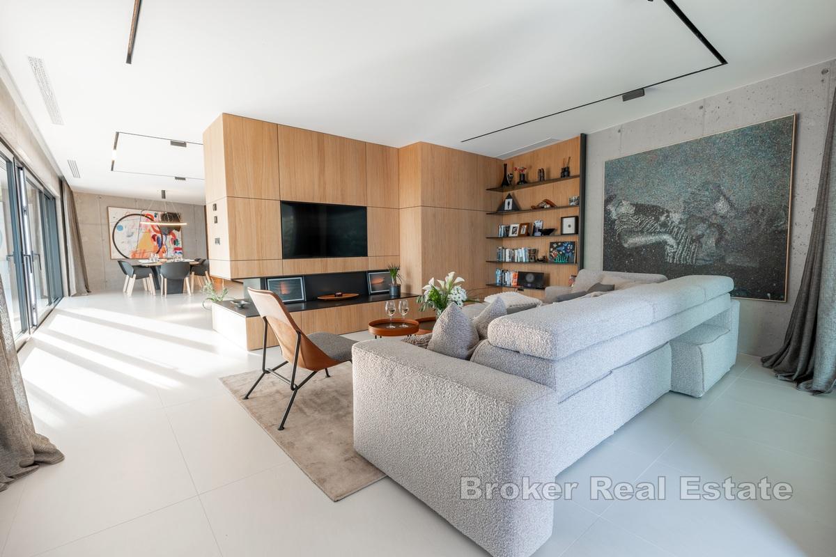 Moderní luxusní vila s výhledem