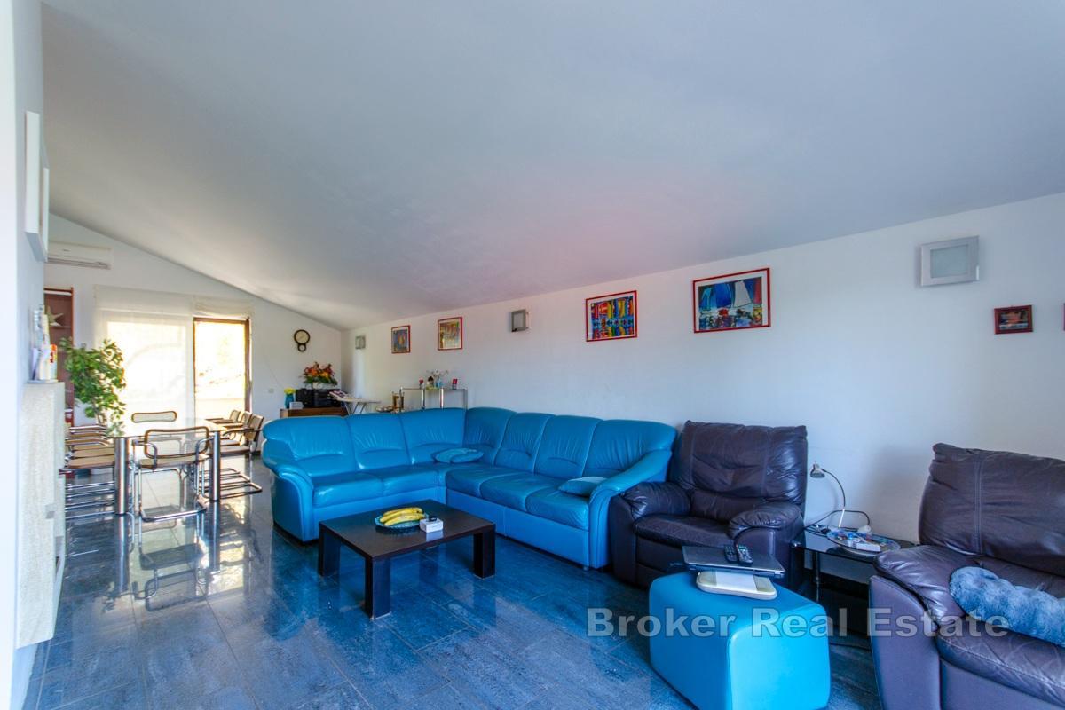 Dům s bazénem u moře