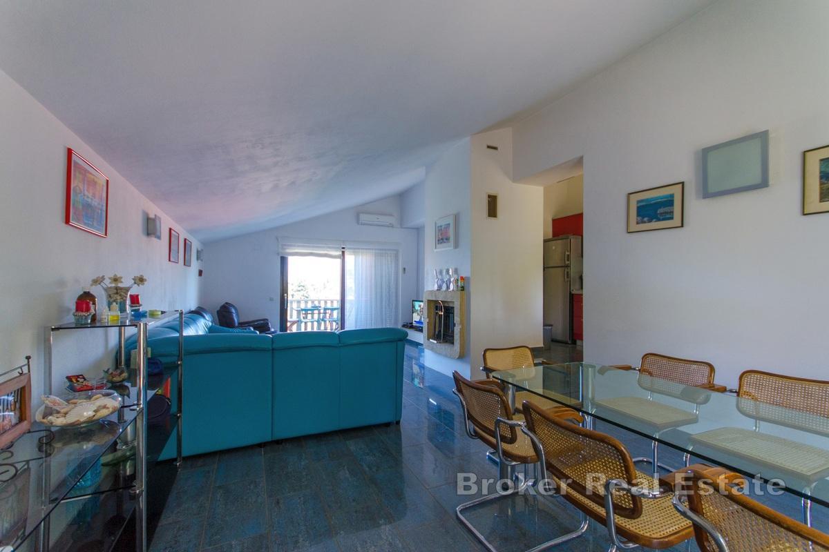 Dům s bazénem u moře