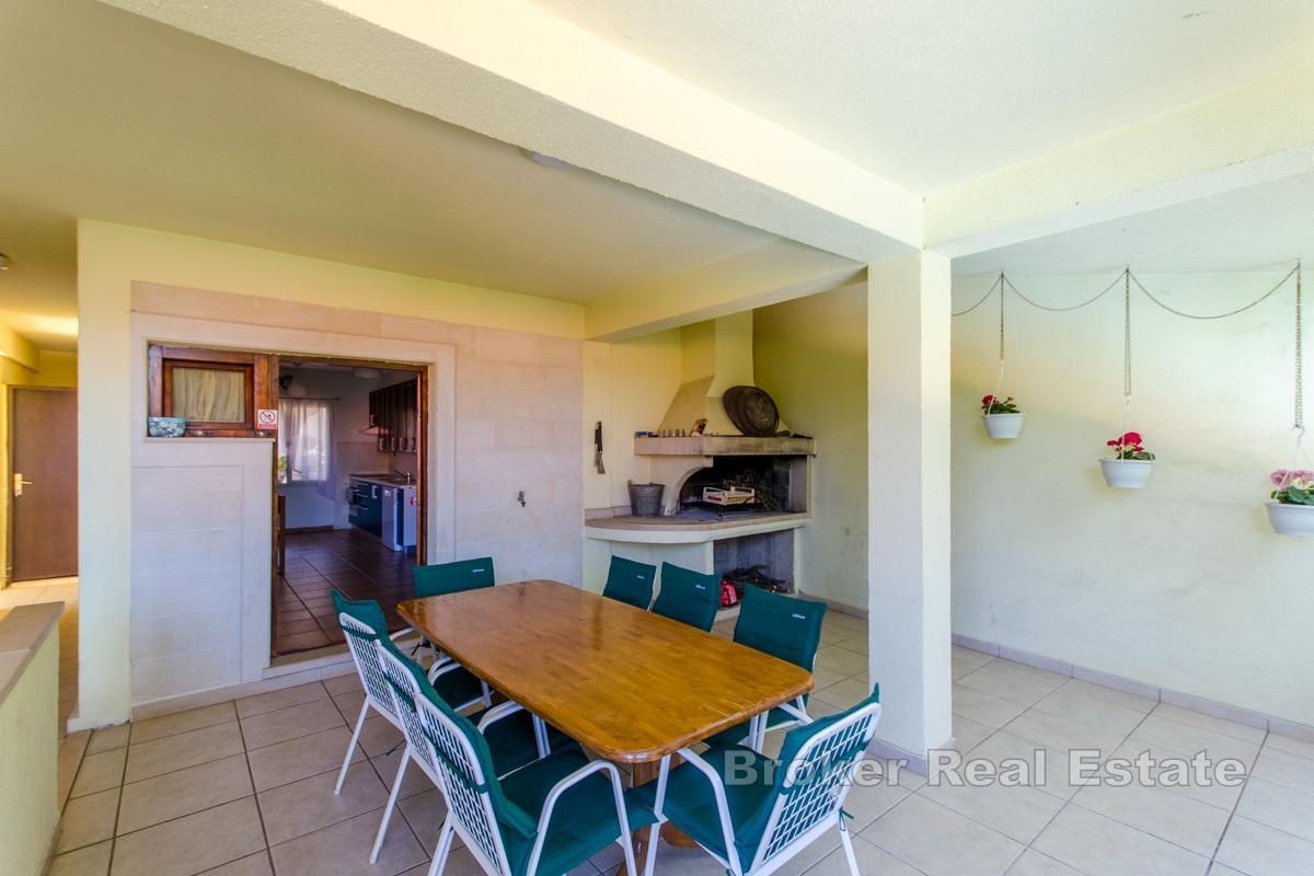 Dům s bazénem u moře