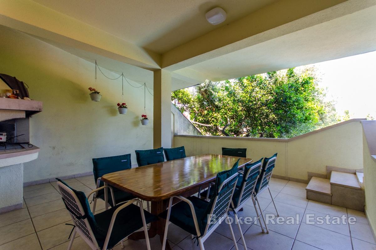 Dům s bazénem u moře