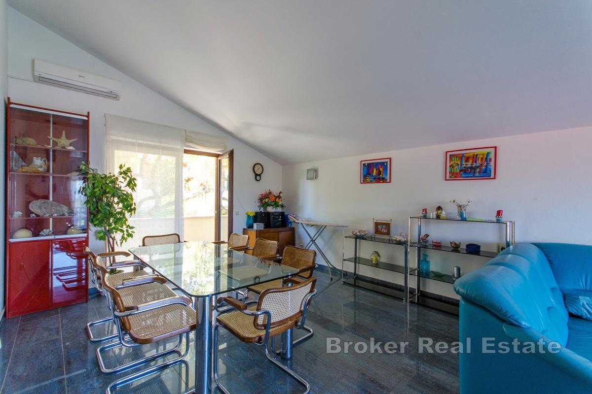 Dům s bazénem u moře