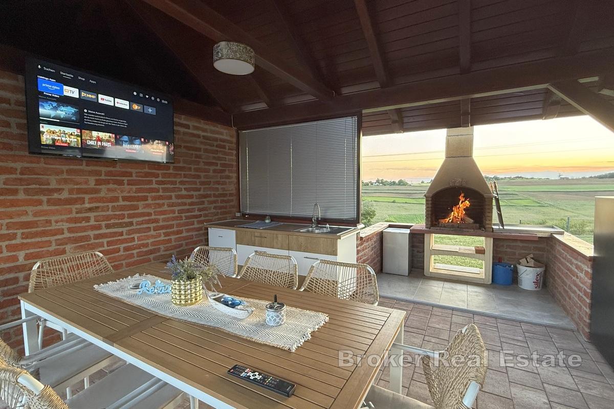 Casa con piscina e ampio giardino