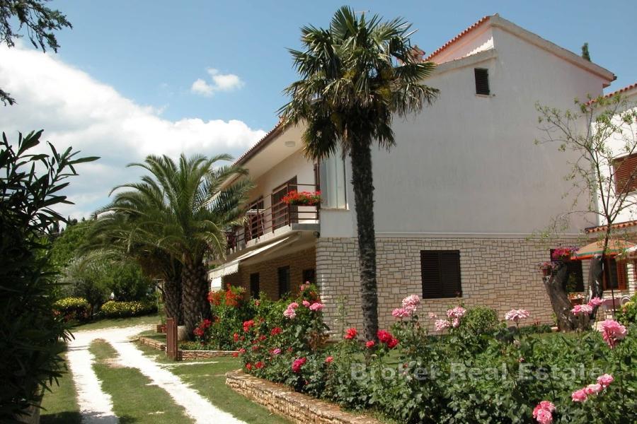 Dvosobni stan s terasom