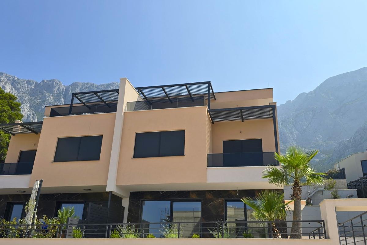 001-5381-30-Makarska-Modern-house-with-pool-and-a-sea-view-for-sale