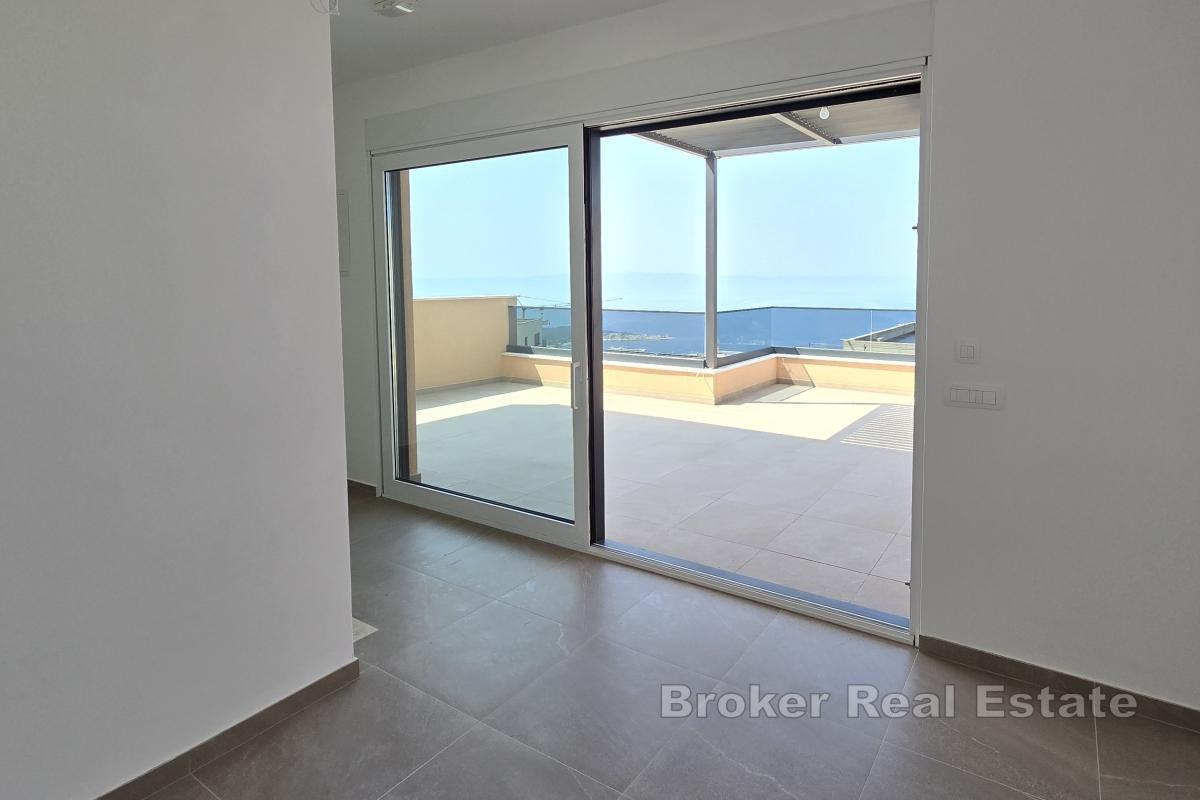 Moderne hus med svømmebasseng