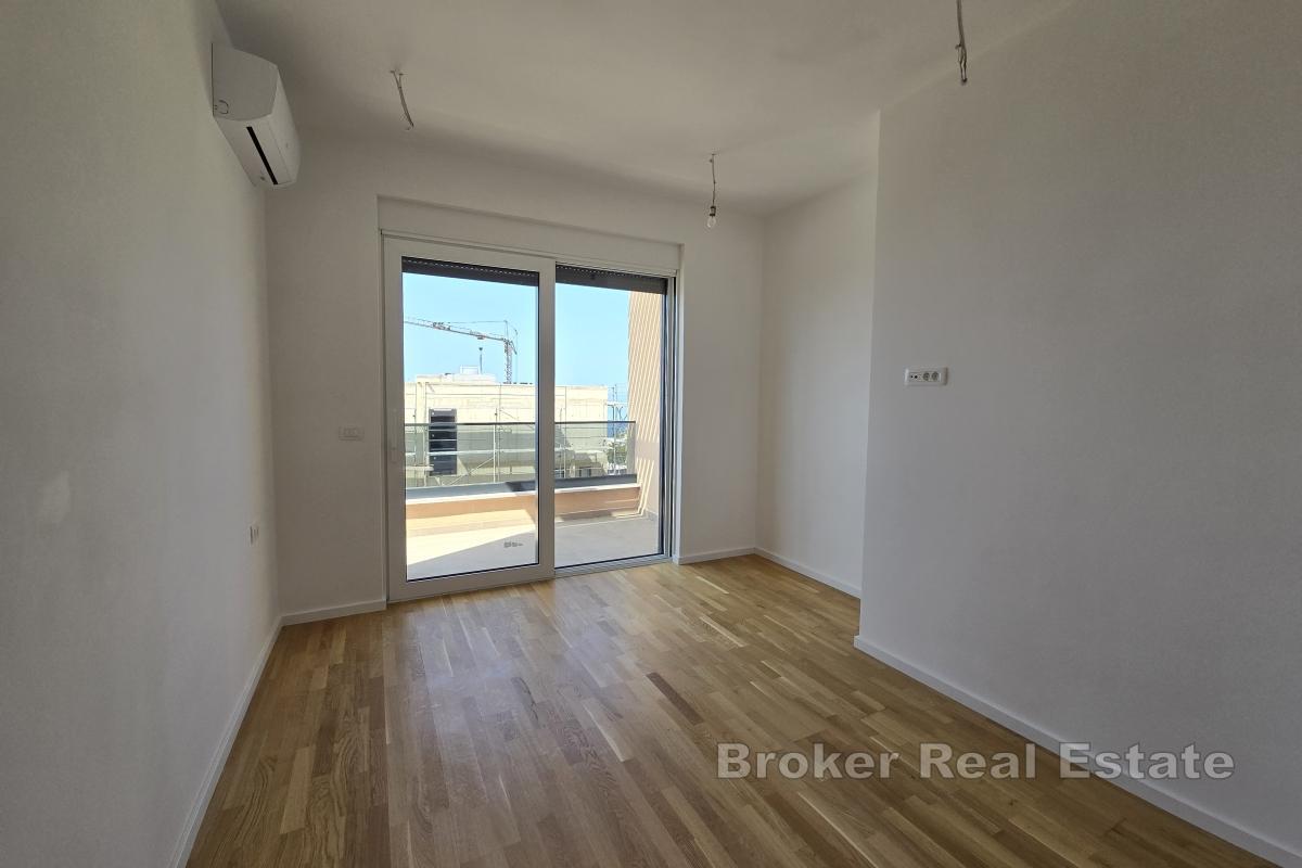 Moderne hus med svømmebasseng