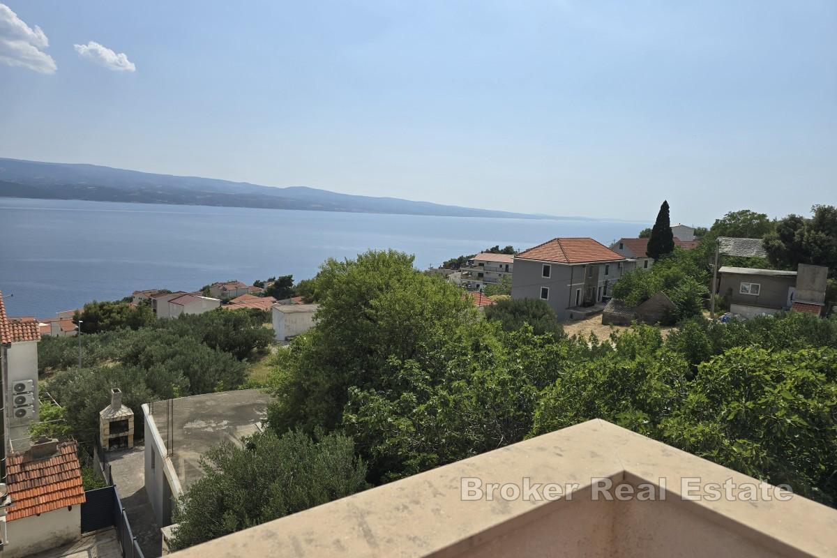 Enebolig med leiligheter og havutsikt