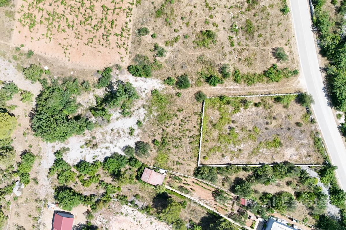 Byggetomt med konseptuelt prosjekt