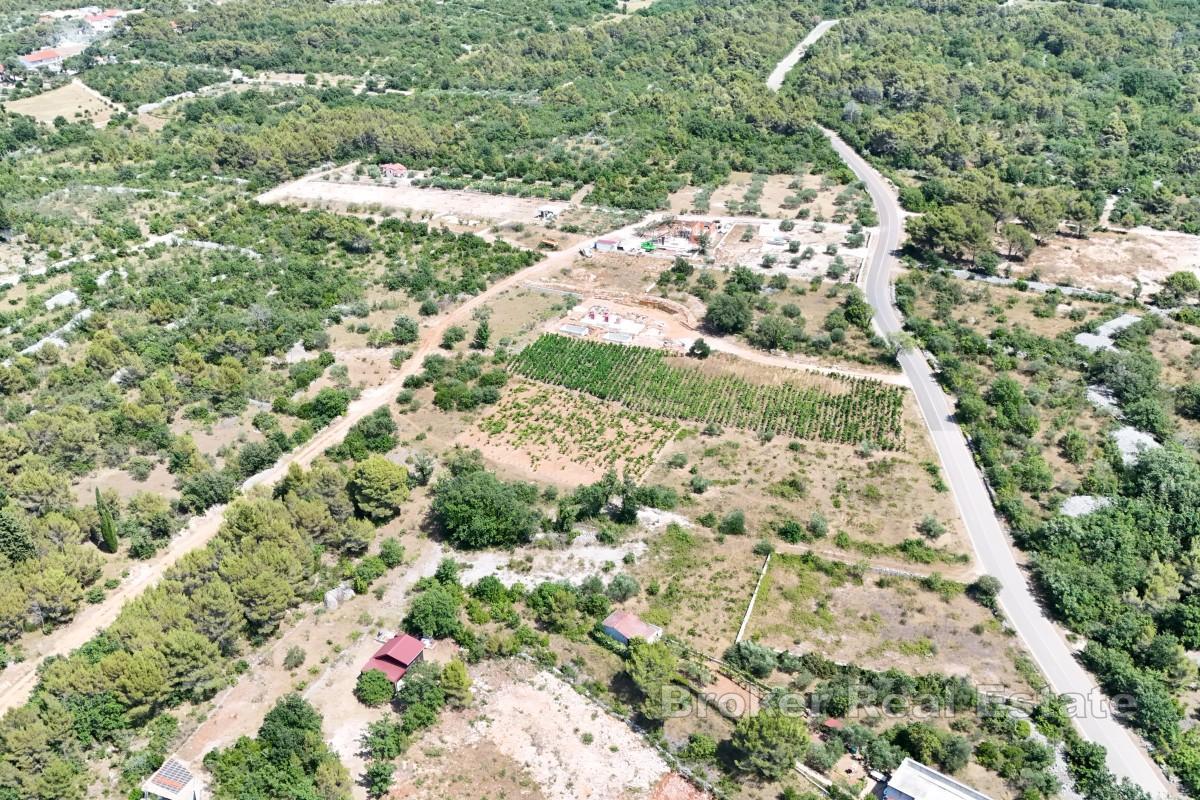 Byggetomt med konseptuelt prosjekt