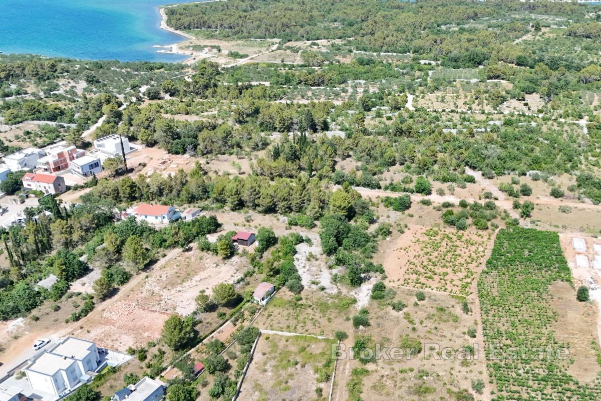 Byggetomt med konseptuelt prosjekt