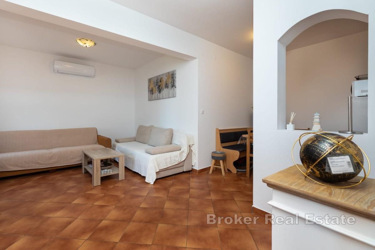 Charmig lägenhet med havsutsikt