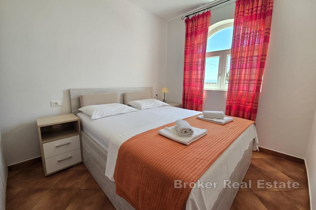 Charmig lägenhet med havsutsikt