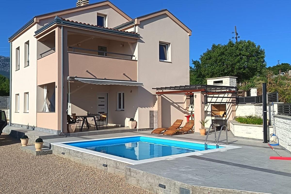 001-5392-30-House-with-pool-sea-view-for-sale