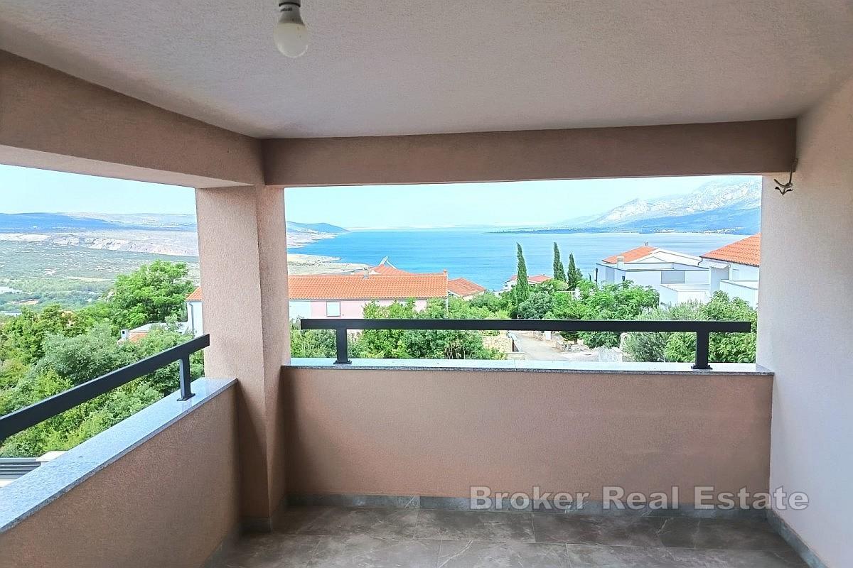 Dom wolnostojący z basenem i widokiem na morze