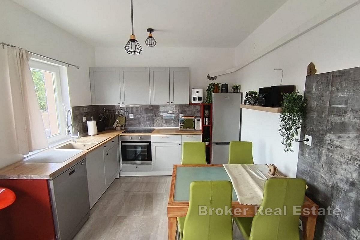 Dom wolnostojący z basenem i widokiem na morze