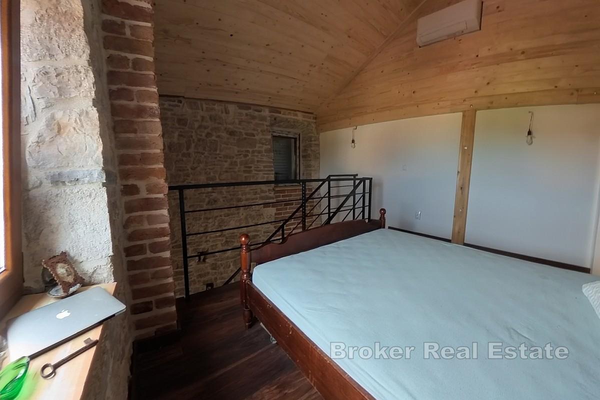 Doppelhaushälfte aus Stein